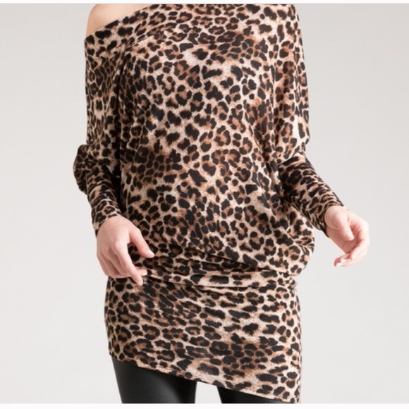 Off-shoulder leopard tunic - Picture 3 of 4